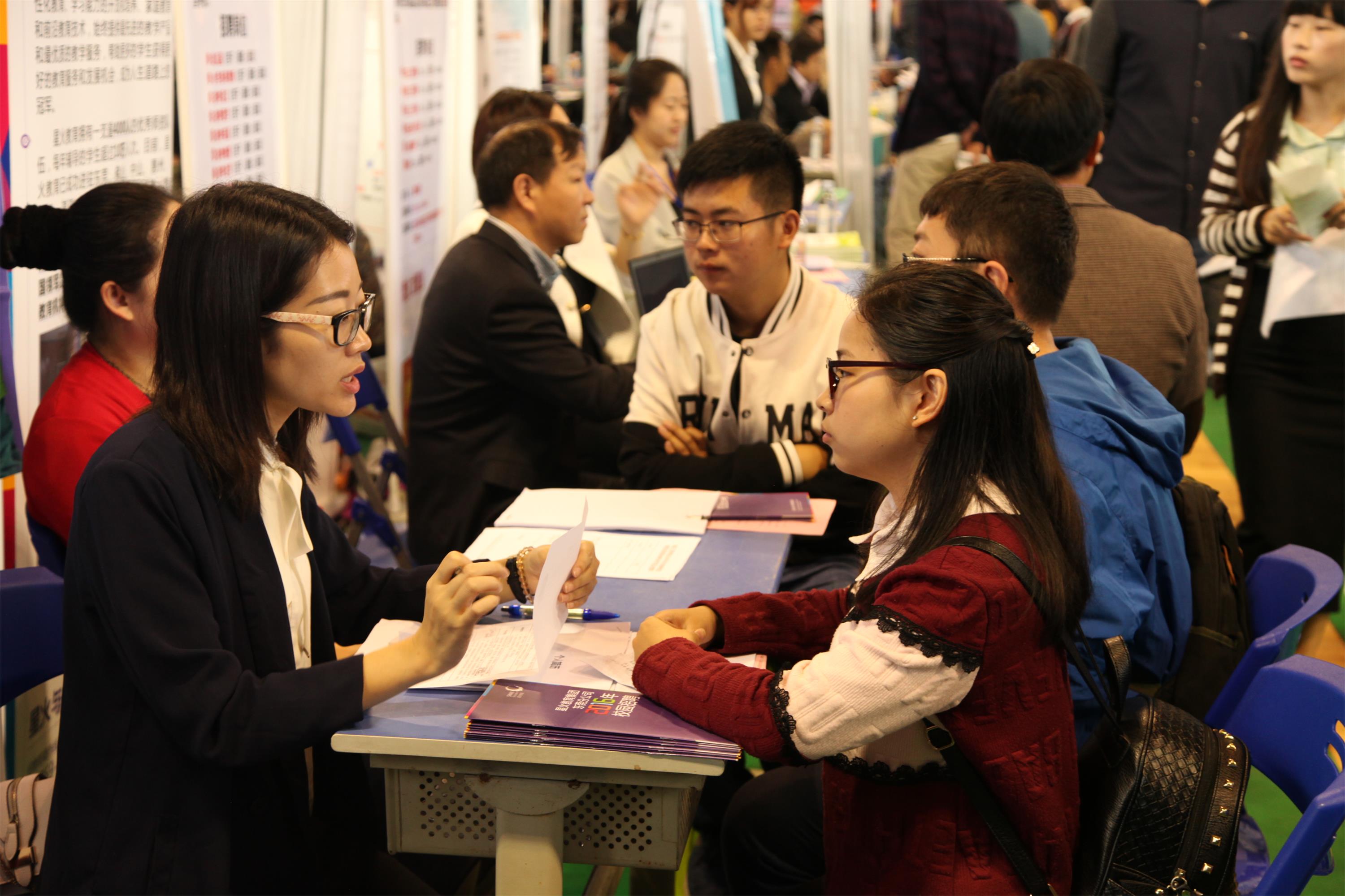 孝感市民營企業(yè)服務(wù)周專場招聘會落幕