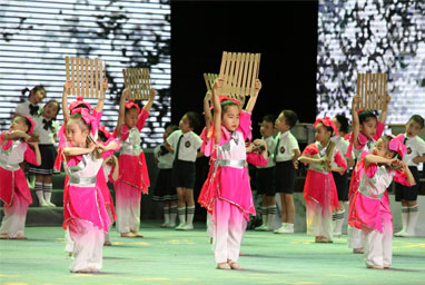 湖北省“起點(diǎn)閱讀·朝讀經(jīng)典”巡回展演孝感站活動(dòng)圓滿落幕